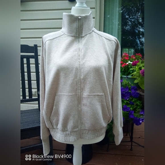 Yogalicious Jackets & Blazers - NWT Yogalicious Scuba Muse Zip Jacket  size small - Nacreous Cloud color